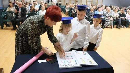 ślubowanie i pasowanie Pierwszoklasistów w Szkole Podstawowej Nr 4 w Łukowie