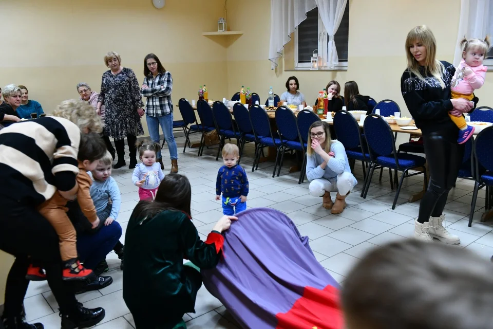 Zabawa choinkowa w Jeziorach (zdjęcia).