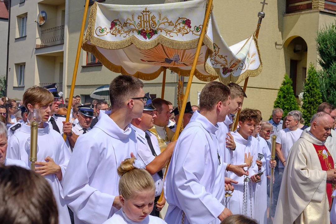 Procesja Bożego Ciała w parafii Matki Kościoła w Łukowie