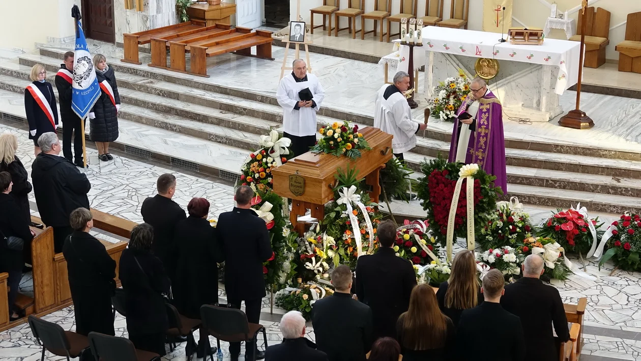 Miał wiele pasji, wychował pokolenia łęcznian. Mariana Brzozowskiego pożegnały tłumy (ZDJĘCIA) - Zdjęcie główne