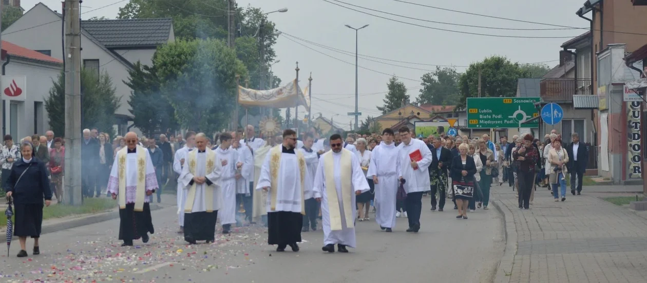 Procesja Bożego Ciała przeszła ulicami Parczewa (ZDJĘCIA) - Zdjęcie główne