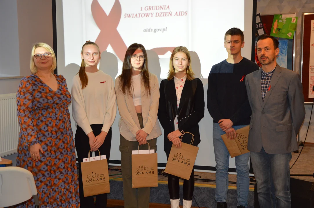 Uczniowie z Puław wiedzą, jak unikać HIV i AIDS (galeria) - Zdjęcie główne