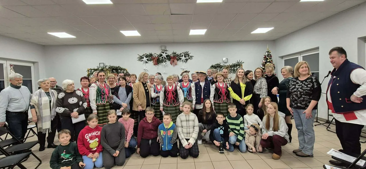 Gm. Żyrzyn: Kolędowali z Kołem Gospodyń Wiejskich (zdjęcia) - Zdjęcie główne