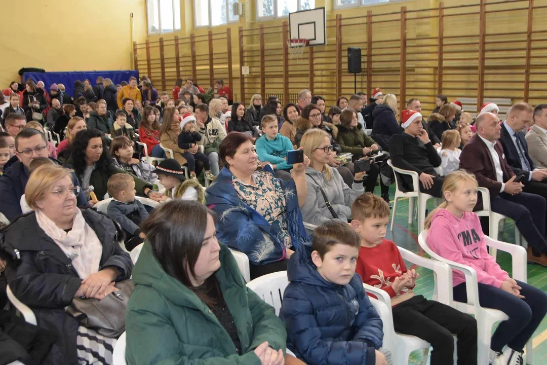 Kiermasz bożonarodzeniowy w Adamowie