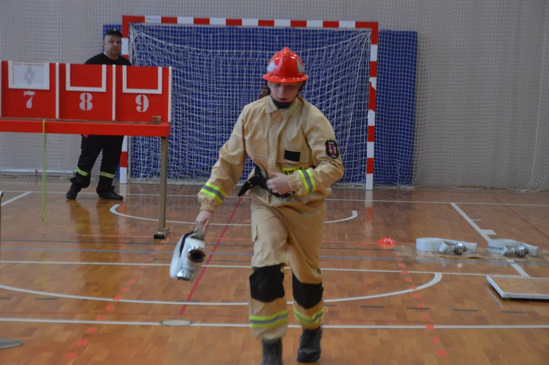 Halowe młodzieżowe zawody sportowo-pożarnicze w Górze Puławskiej