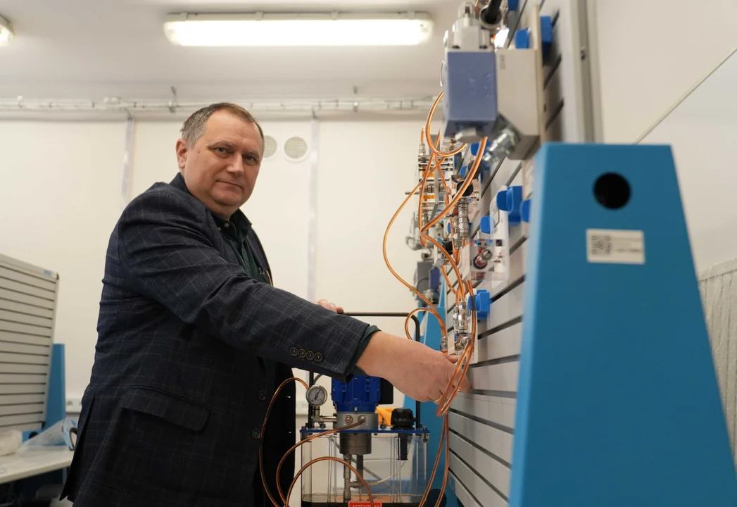 Politechnika Lubelska ma nowe laboratorium. Naukowcy badają zachowania robotów