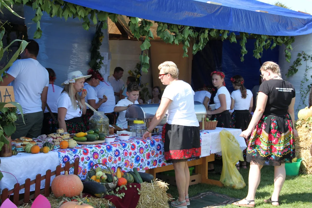 Tłumy na dożynkach w Krzywdzie. Wieńce, turniej sołectw i disco polo