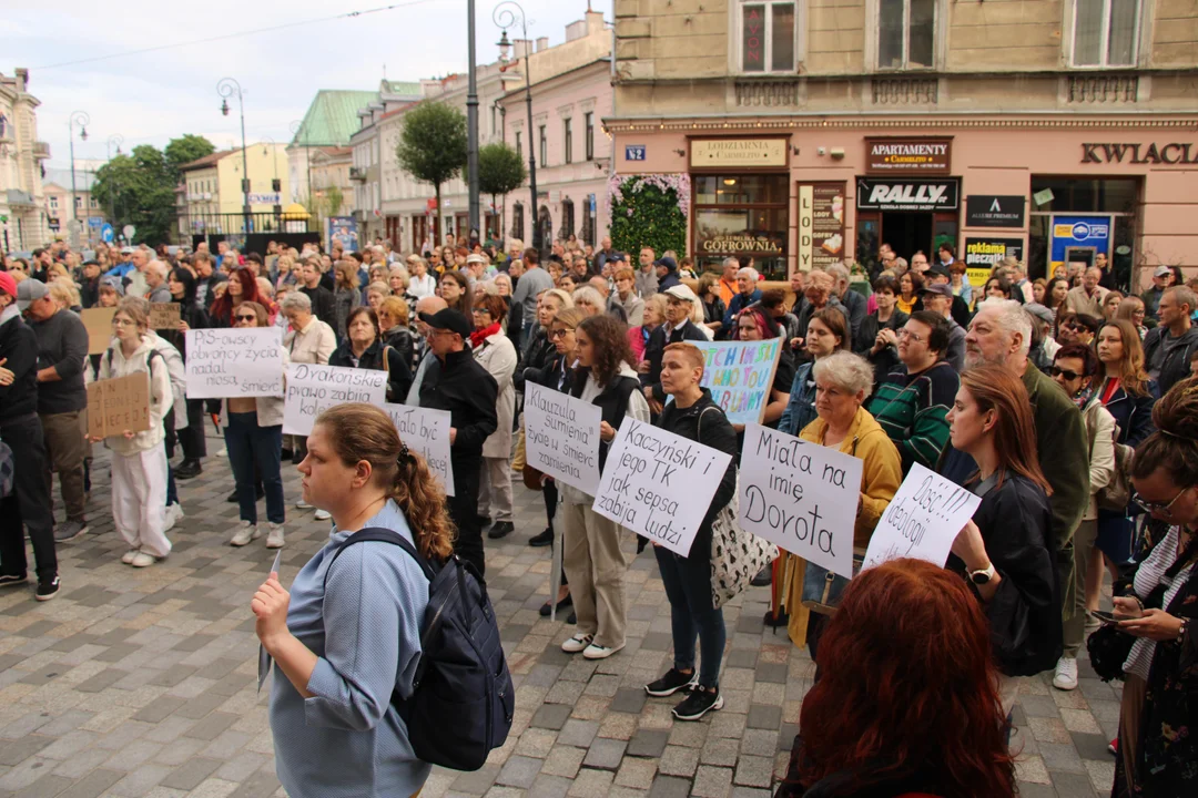 "Ani jednej więcej". Protest w Lublinie po śmierci ciężarnej Doroty