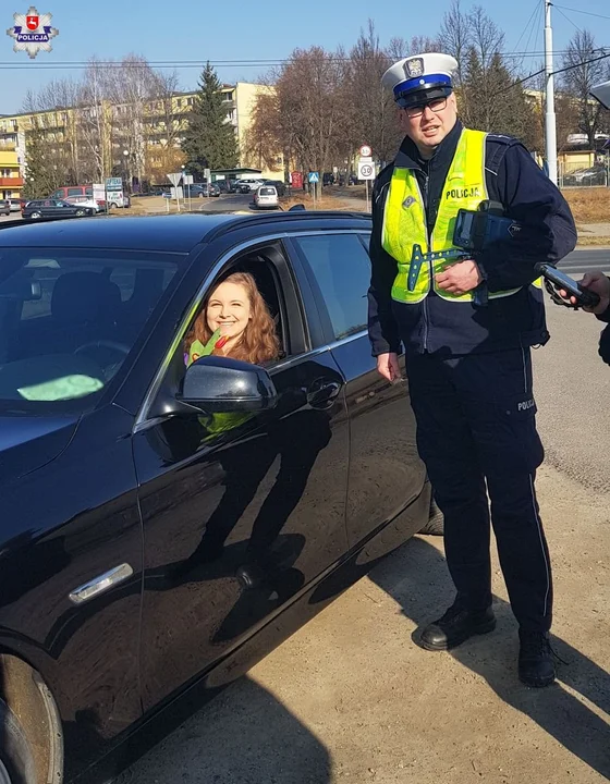 Lublin: Niespodzianka policjantów z okazji Dnia Kobiet. Dla każdej zatrzymanej do kontroli kierującej