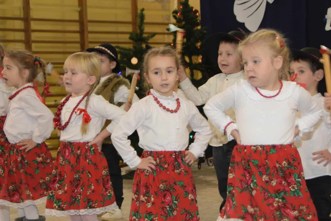 Kiermasz bożonarodzeniowy w Adamowie