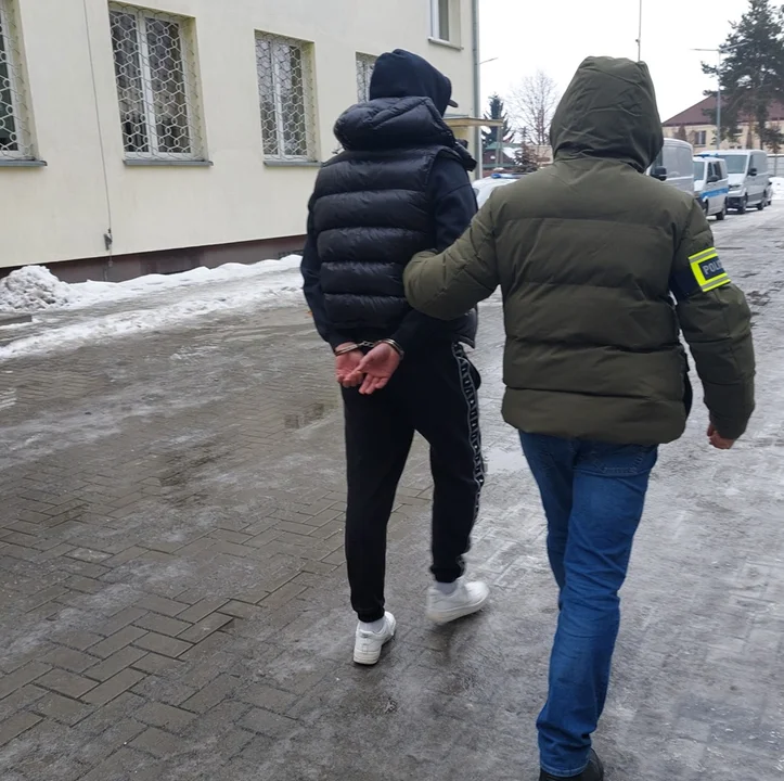 Biała Podlaska: Przy kradzieży paliwa wykorzystywali tablice z innego BMW. Dwie osoby zatrzymane