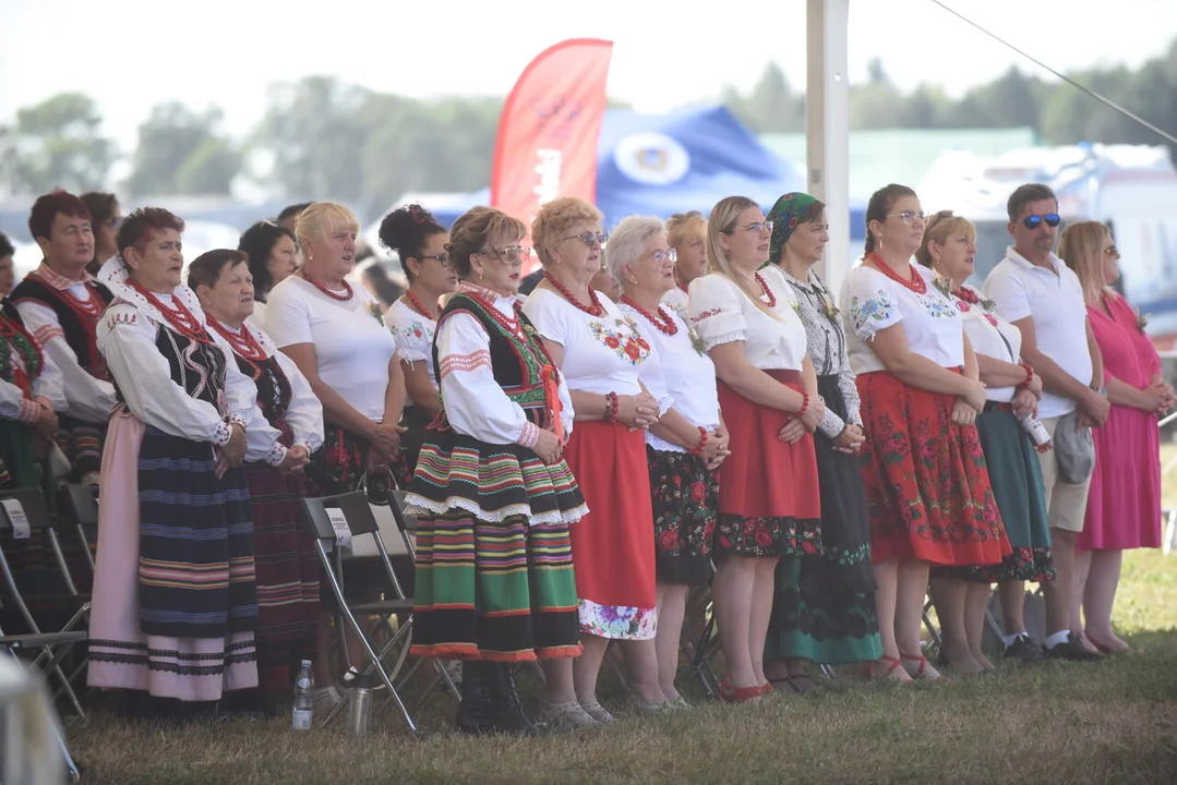 Dożynki wojewódzkie w Radawcu. Msza polowa po uroczystym korowodzie [ZDJĘCIA] - Zdjęcie główne