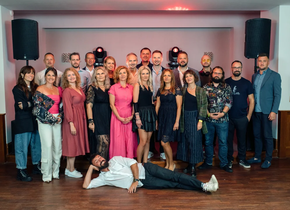 Absolwenci "Norwida" po latach znów razem (foto) - Zdjęcie główne
