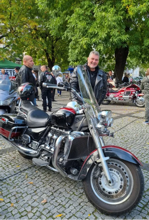 Motoweterani i miłośnicy starej motoryzacji zaprosili na Retro Niedzielę