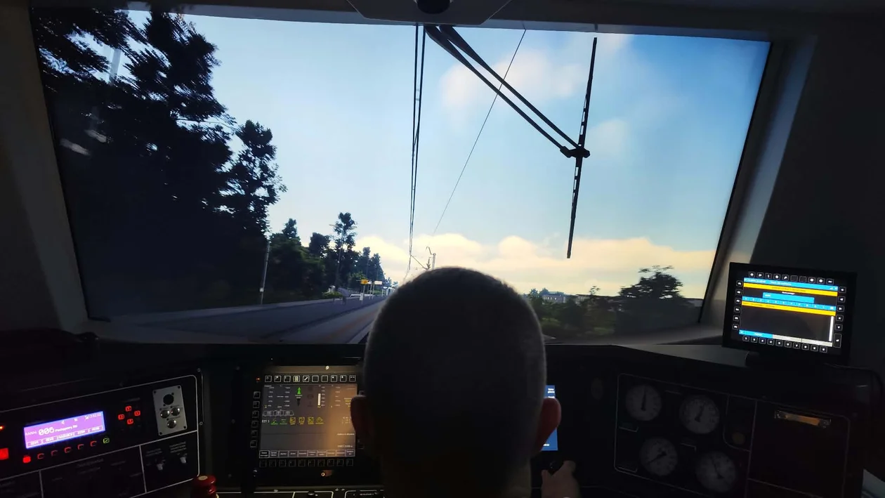 Przerobili rozbitą kabinę na symulator ekstremalnych wyzwań. Jak w Lublinie testują zimną krew maszynistów?