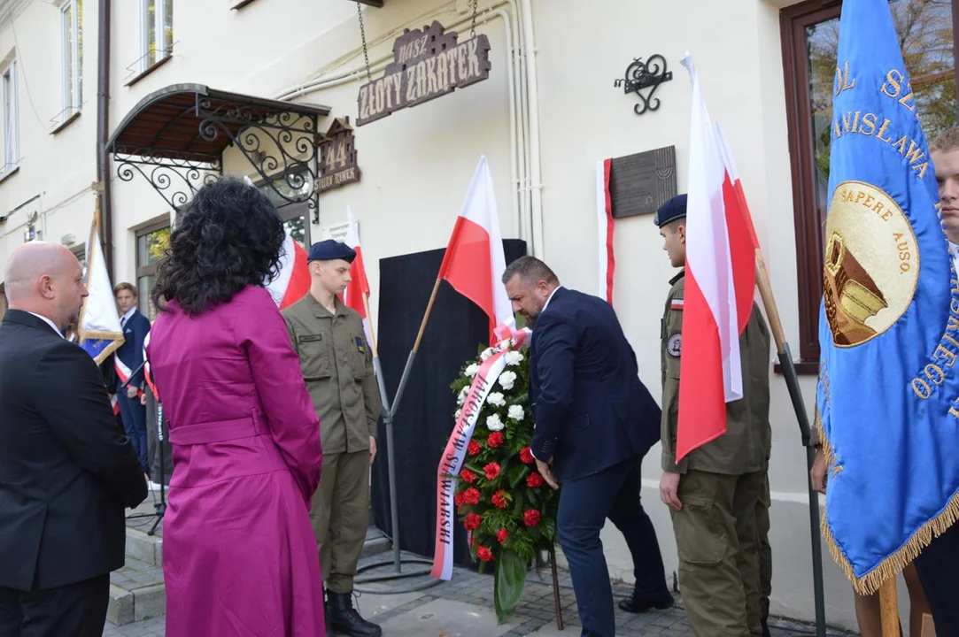 Odsłonięcie tablicy poświęconej zamordowanym Żydom z Opola Lubelskiego