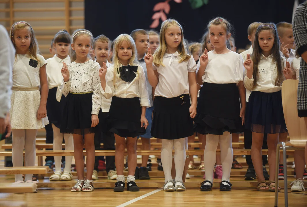 Ślubowanie klas pierwszych uczniów Szkoły Podstawowej nr 58 w Lublinie [ZDJĘCIA] - Zdjęcie główne