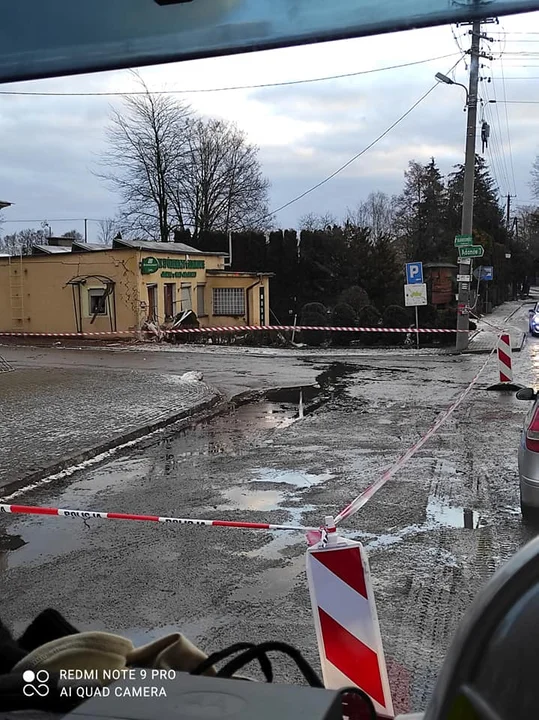 AKTUALIZACJA Złodzieje wysadzili bankomat w Woli Gułowskiej (zdjęcia) Ukradli pieniądze - Zdjęcie główne