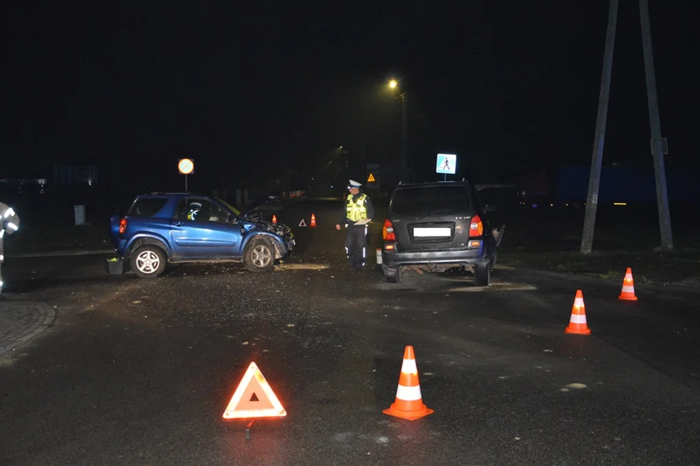 Powiat bialski: Hyundai zderzył się z Toyotą. Jedna osoba w szpitalu