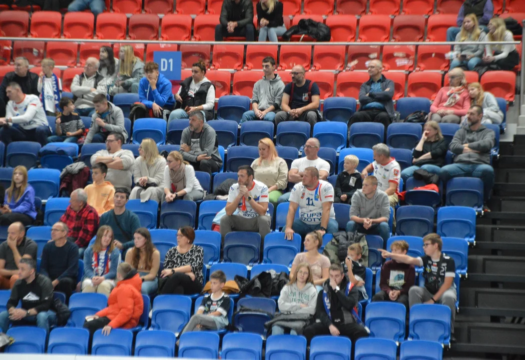 Widzowie na meczu KS Azoty Puławy z KGHM Chrobry Głogów