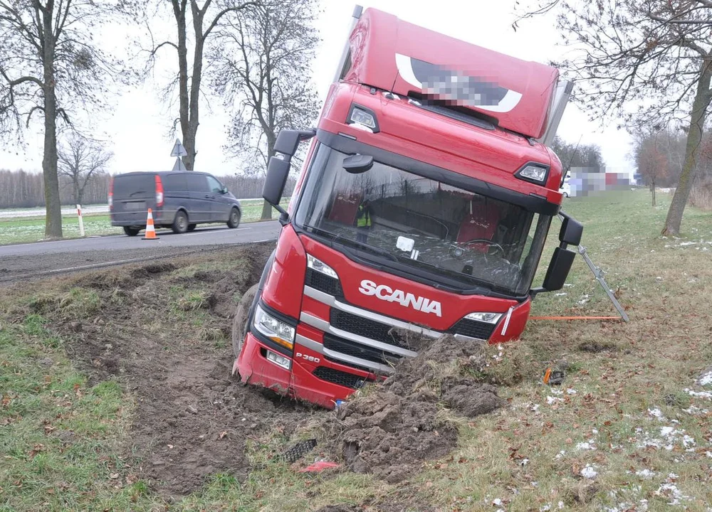 Wypadek w Leokadiowie: To kierowca toyoty zjechał z przeciwny pas (galeria) - Zdjęcie główne