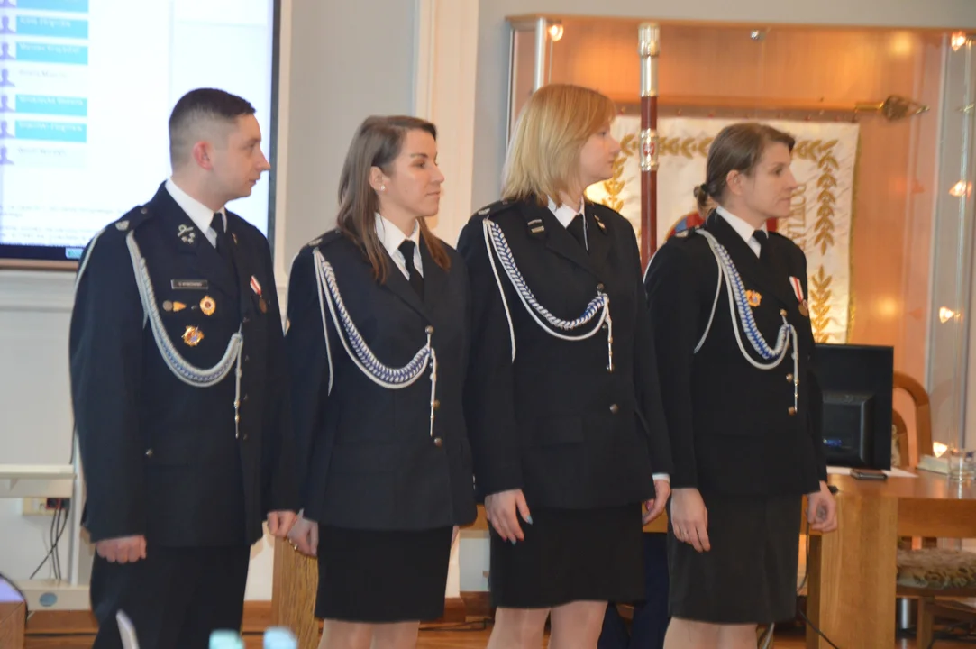 Podziękowania dla żeńskiej jednostki OSP w Wierzchoniowie z okazji 15-lecia istnienia