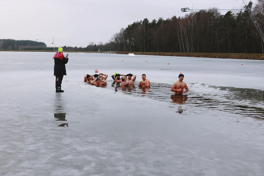 Morsowanie nad Zalewem Zimna Woda podczas WOŚP