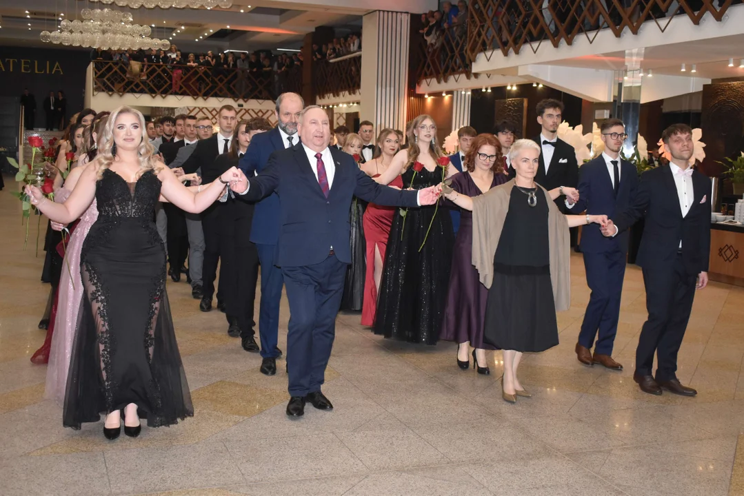 Tak na studniówce bawią się maturzyści z "Chemika" (zdjęcia) - Zdjęcie główne