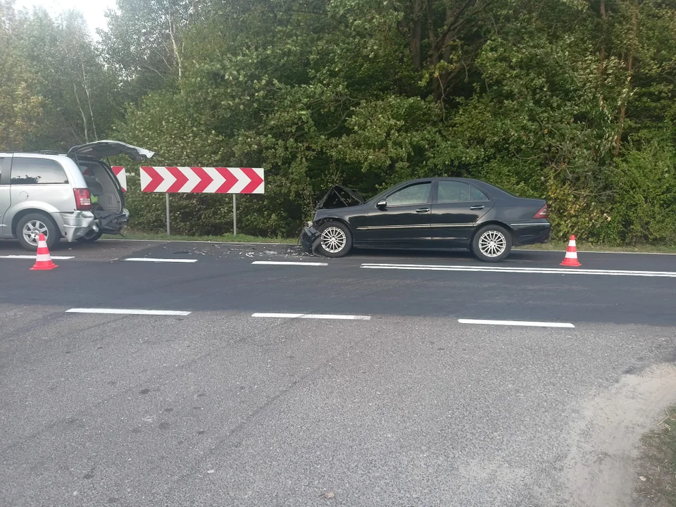 Wypadek w Nowej Rudzie. Dwie osoby trafiły do szpitala - Zdjęcie główne