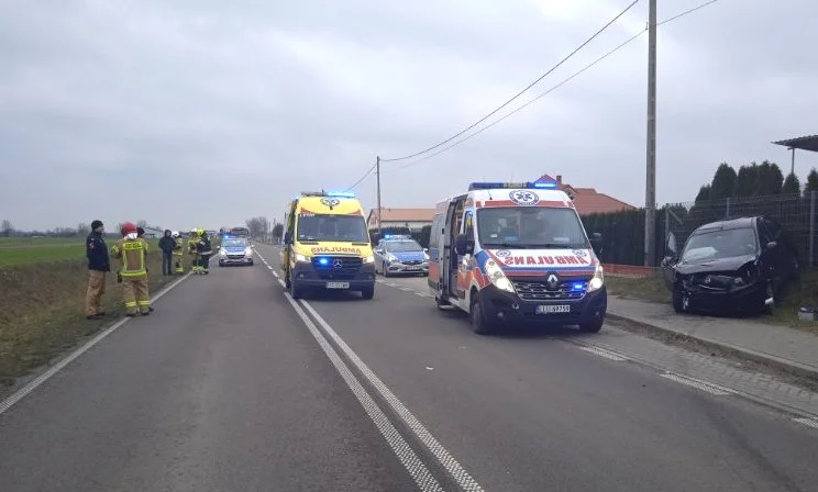 Groźny wypadek w gminie Wojcieszków. Cztery osoby w szpitalu.