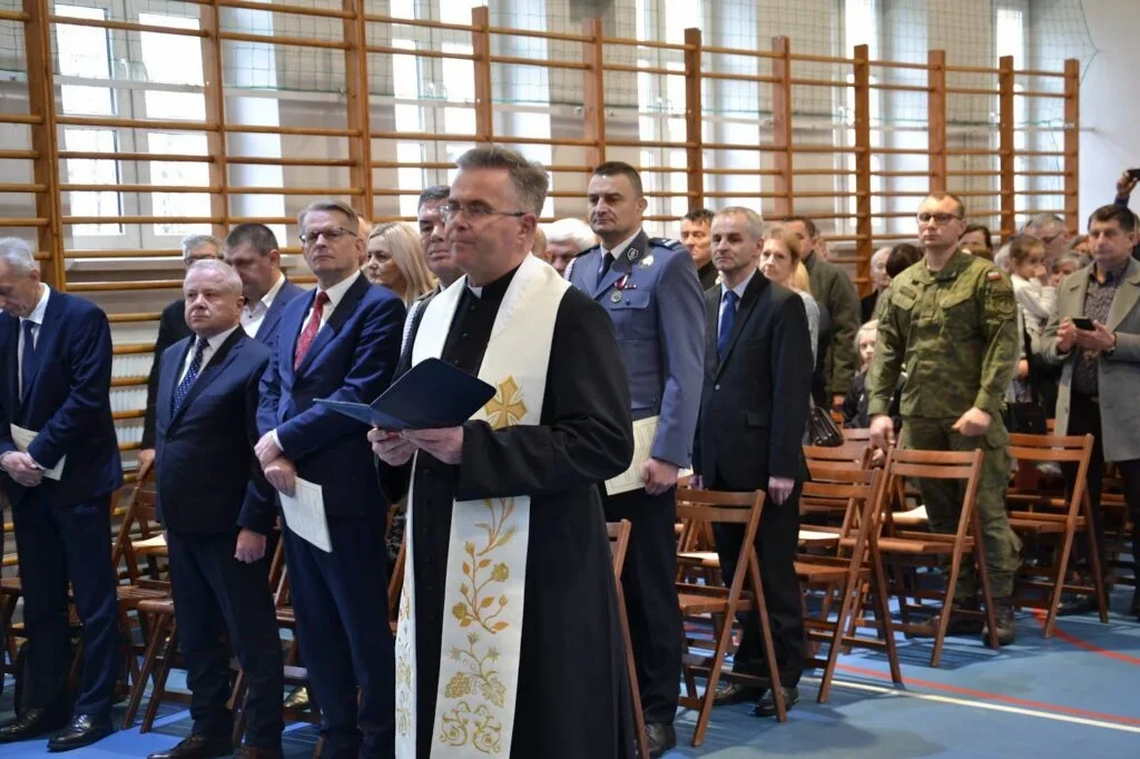 Ślubowanie uczniów klas pierwszych w Radoryżu Smolanym