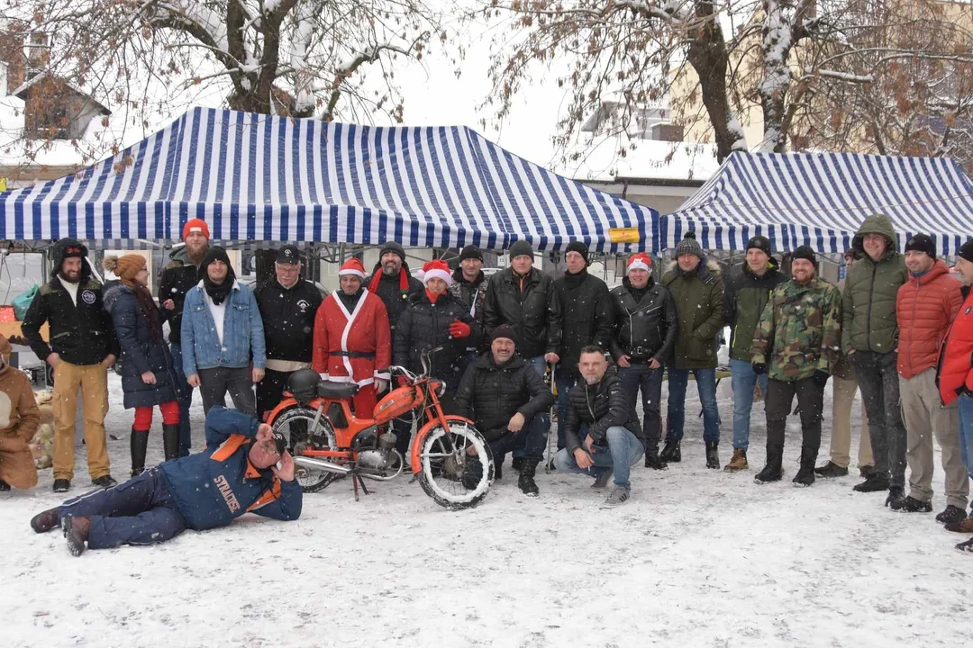 Retro Niedziela w Łukowie. Mikołajkowy zlot motoryzacyjny [ZDJĘCIA] - Zdjęcie główne