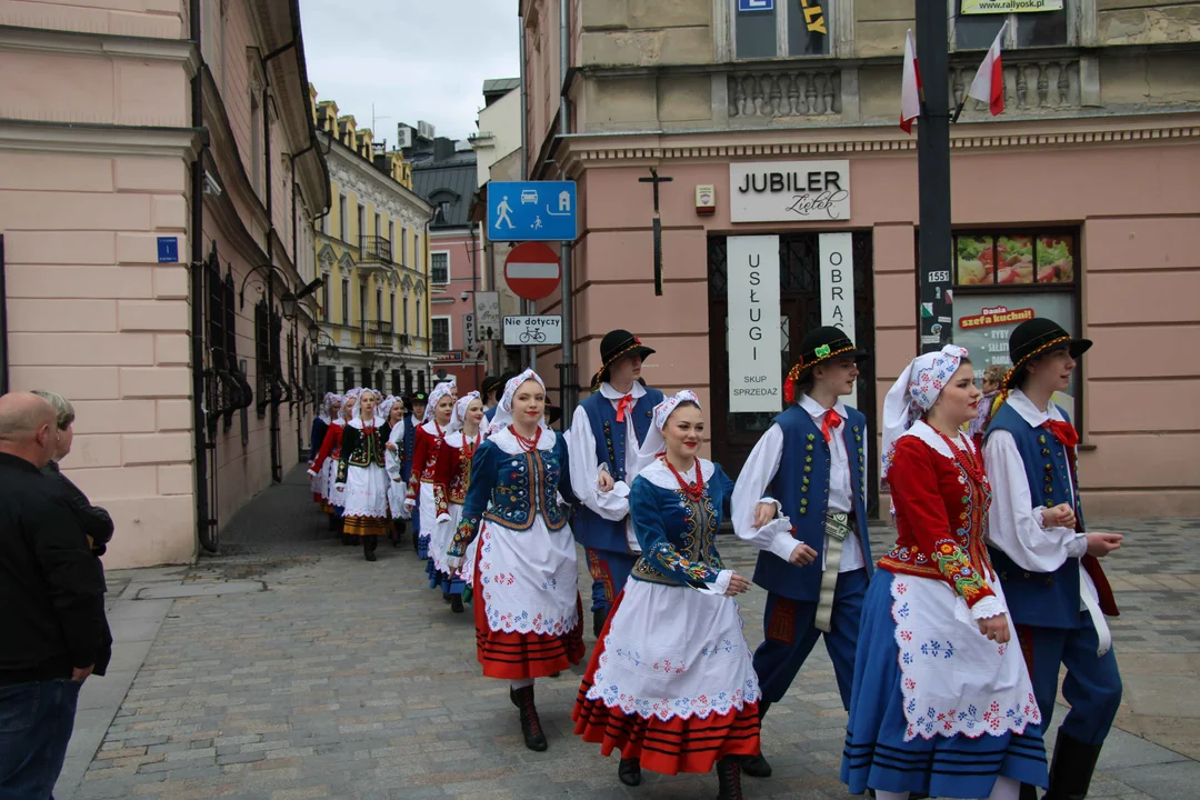 Obchody 3 maja w Lublinie. Mieszkańcy zatańczyli wspólnie Poloneza