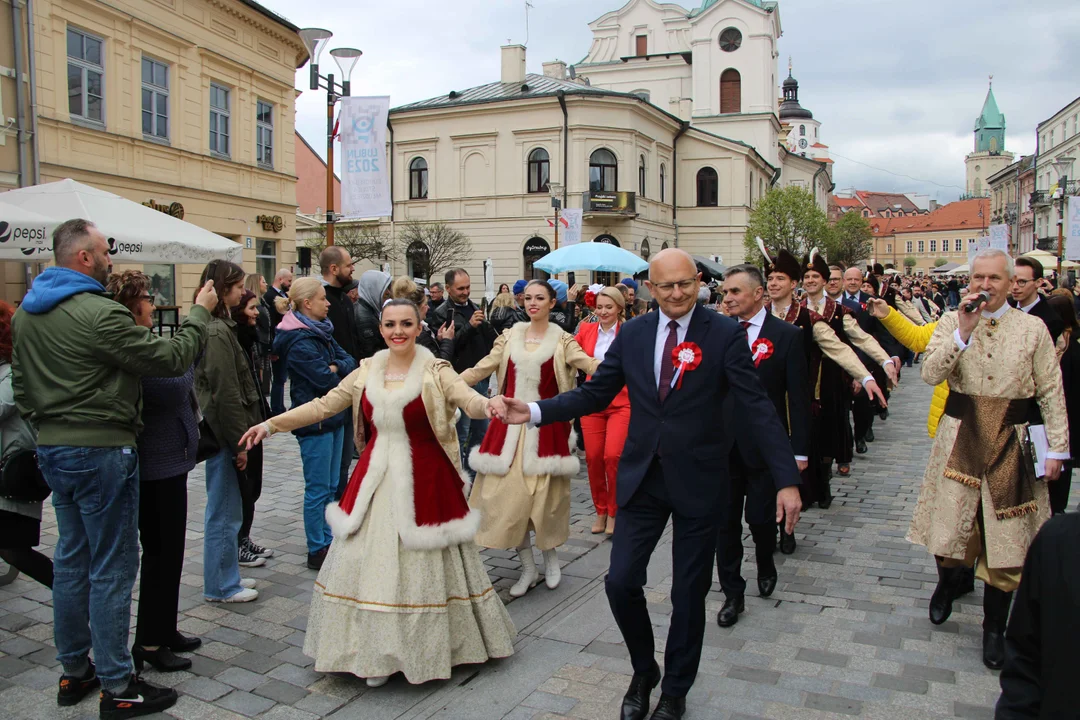 Obchody 3 maja w Lublinie. Mieszkańcy zatańczyli wspólnie Poloneza