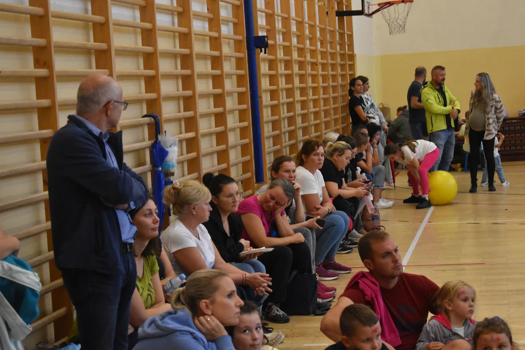 Zabawa i edukacja w jednym - tak wyglądał piknik "Bezpiecznie z Koziołkami" w Baranowie. ZOBACZ ZDJĘCIA