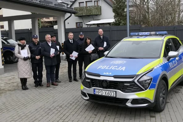 Opole Lubelskie: Policjanci mają nowy radiowóz i alkomat! (ZDJĘCIA) - Zdjęcie główne