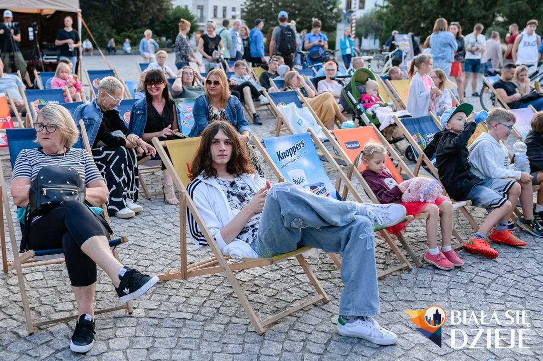 Wakacyjne koncerty na placu Wolności. Wystąpił zespół "Takatu" (ZDJĘCIA) - Zdjęcie główne