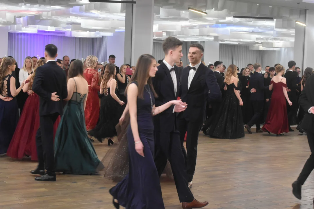 Studniówka VIII Liceum Ogólnokształcącego w Lublinie. Tak maturzyści odliczają do egzaminów [FOTO]