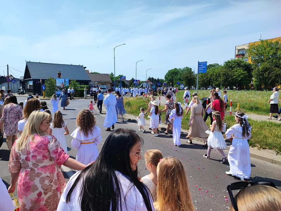 Procesja Bożego Ciała w parafii Podwyższenia Krzyża Świętego w Łukowie