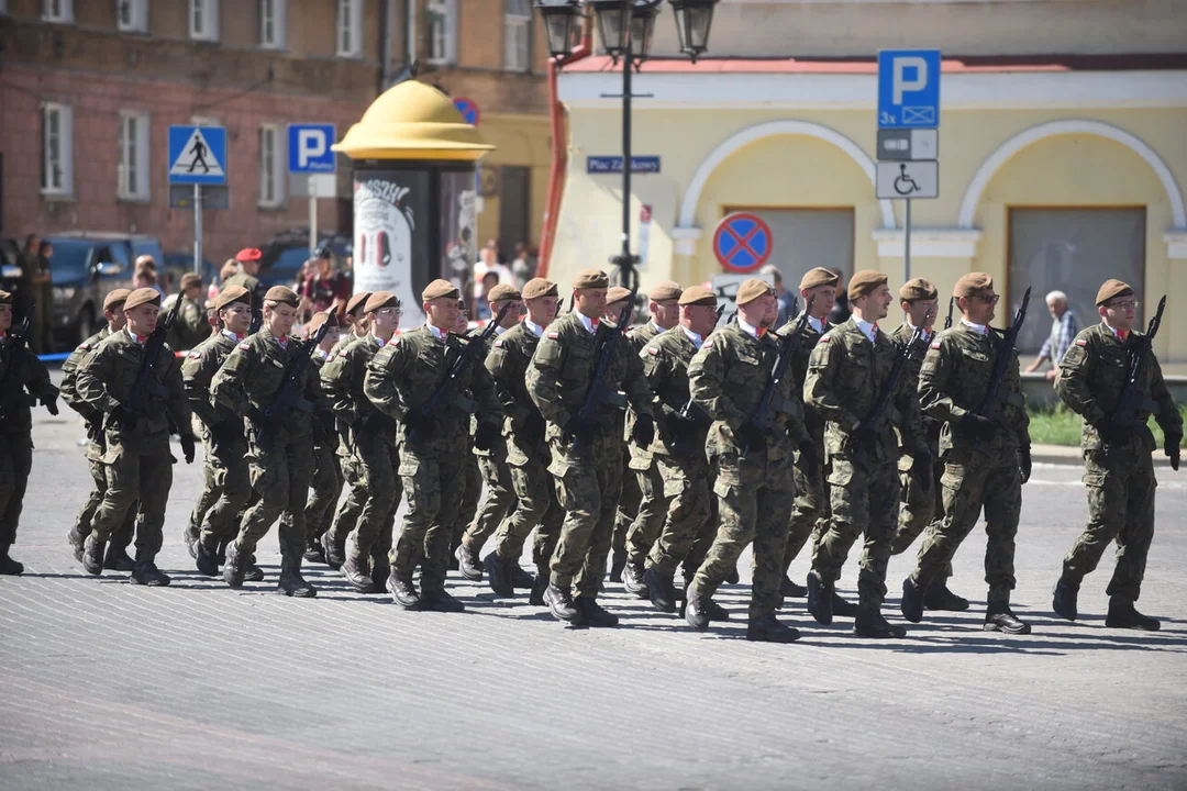 Święto Wojska Polskiego. Defilada i odznaczenia [ZDJĘCIA]