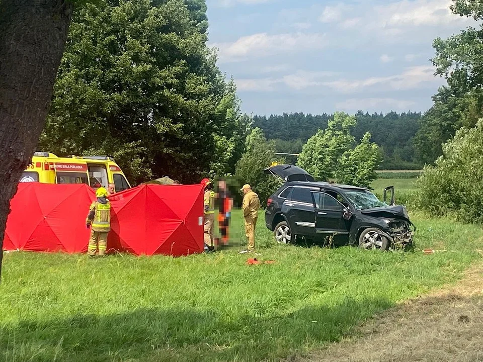 Powiat bialski: Ciężarówka zapaliła się po zderzeniu z osobówką. Dwie osoby w szpitalu