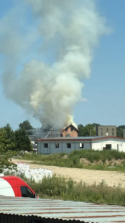 PILNE! Pożar przy stacji Shell w Żelechowie. Straż: nie pali się stacja, trwa akcja 23 zastępów