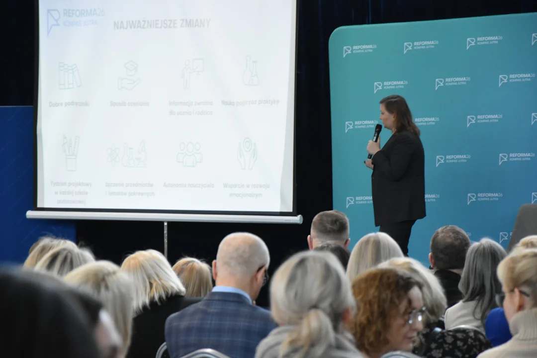 Wiceministra Edukacji Narodowej odwiedziła Rogoźnicę! (ZDJĘCIA) - Zdjęcie główne