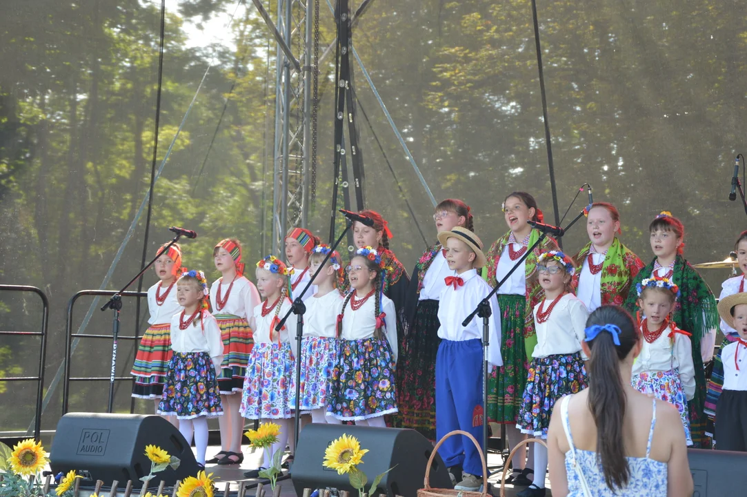 W niedzielę w Józefowie nad Wisłą odbyły się Dożynki Gminne