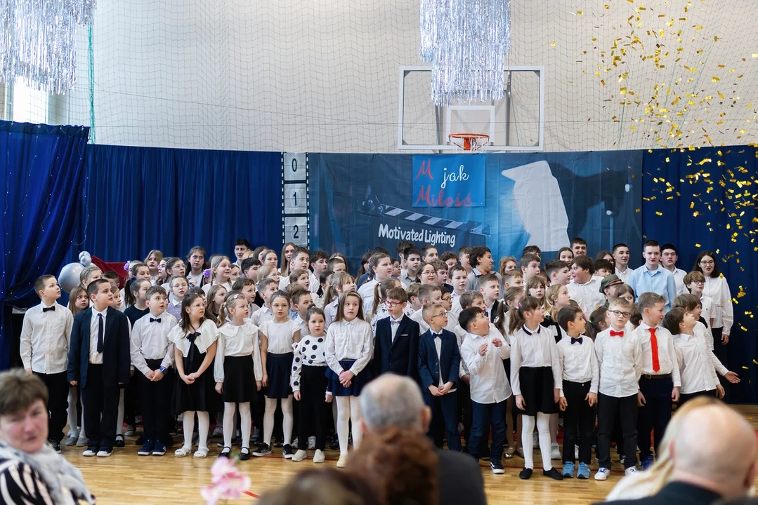 „M jak Miłość” w Kępie Celejowskiej. Wzruszająca gala dla Babć i Dziadków - Zdjęcie główne