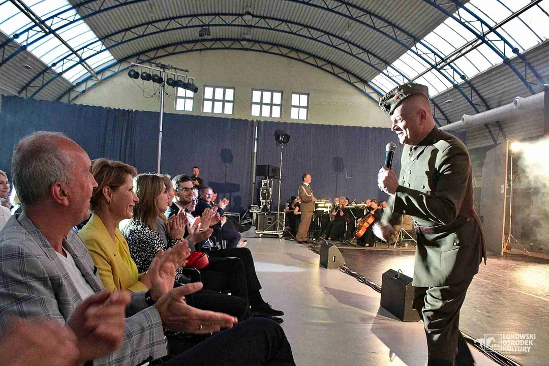 ŁUKÓW Reprezentacyjny Zespół Artystyczny Wojska Polskiego wystąpił w „Jedynce” (ZDJĘCIA) Pieśni i piosenki wojskowe.