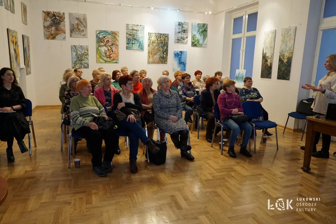 Spotkanie dla ŁUTW pt. „Leki a żywność”. Czym popijać leki, aby nie zniwelować ich działania?