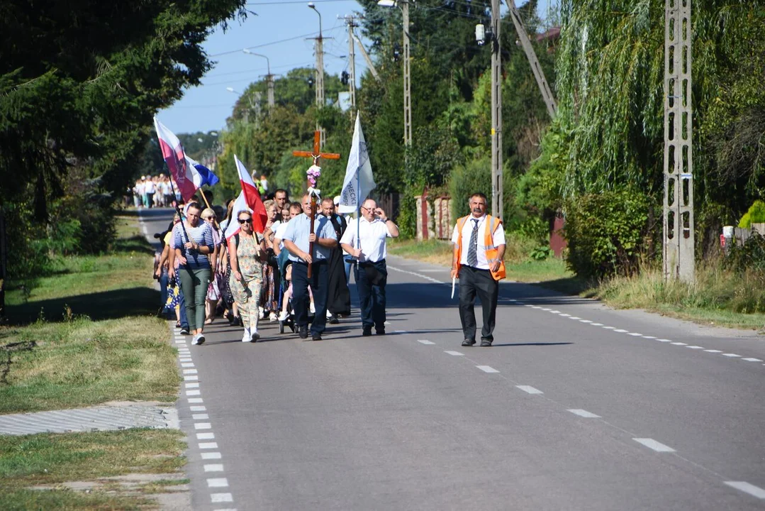 SZŁY PIELGRZMKI DO KLASZTORU W WOLI GUŁOWSKIEJ