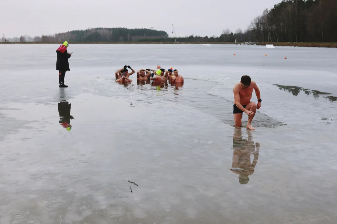 Morsowanie nad Zalewem Zimna Woda podczas WOŚP