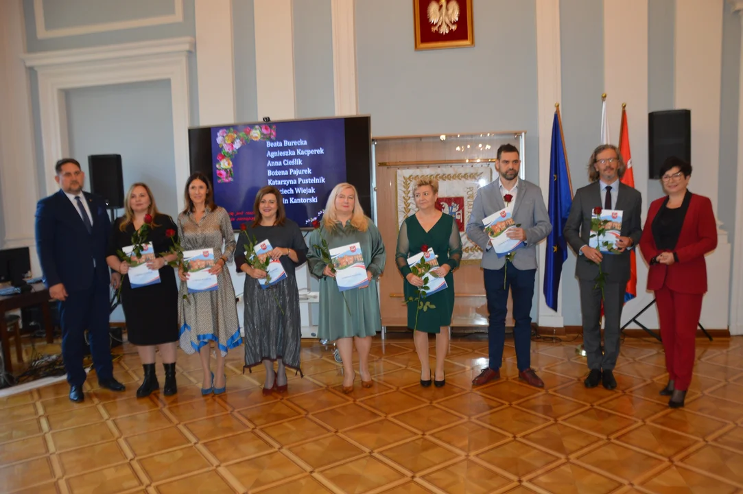 Nagrody i awanse na Dzień Nauczyciel w Starostwie Powiatowym w Puławach